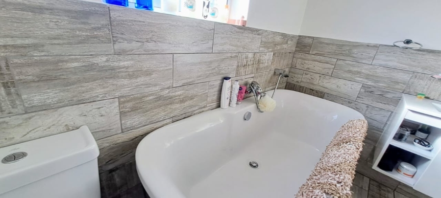 4 Bedroom Property for Sale in Vermont Western Cape